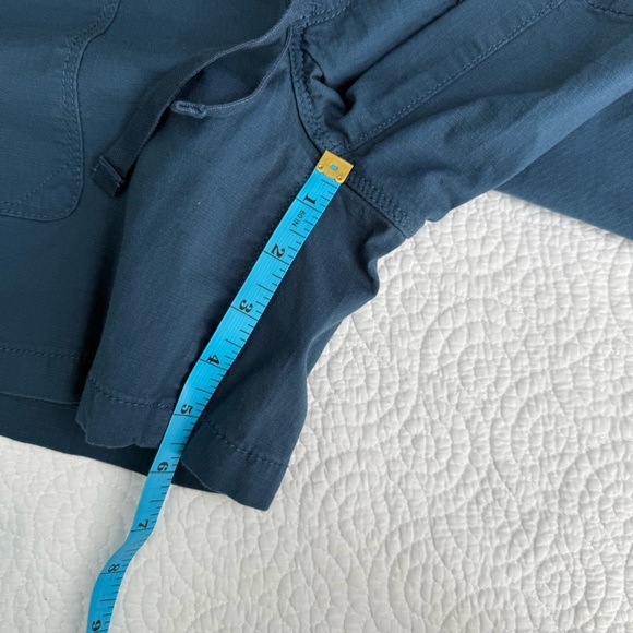 The North Face Women's Navy Cargo Shorts - Picture 9 of 9